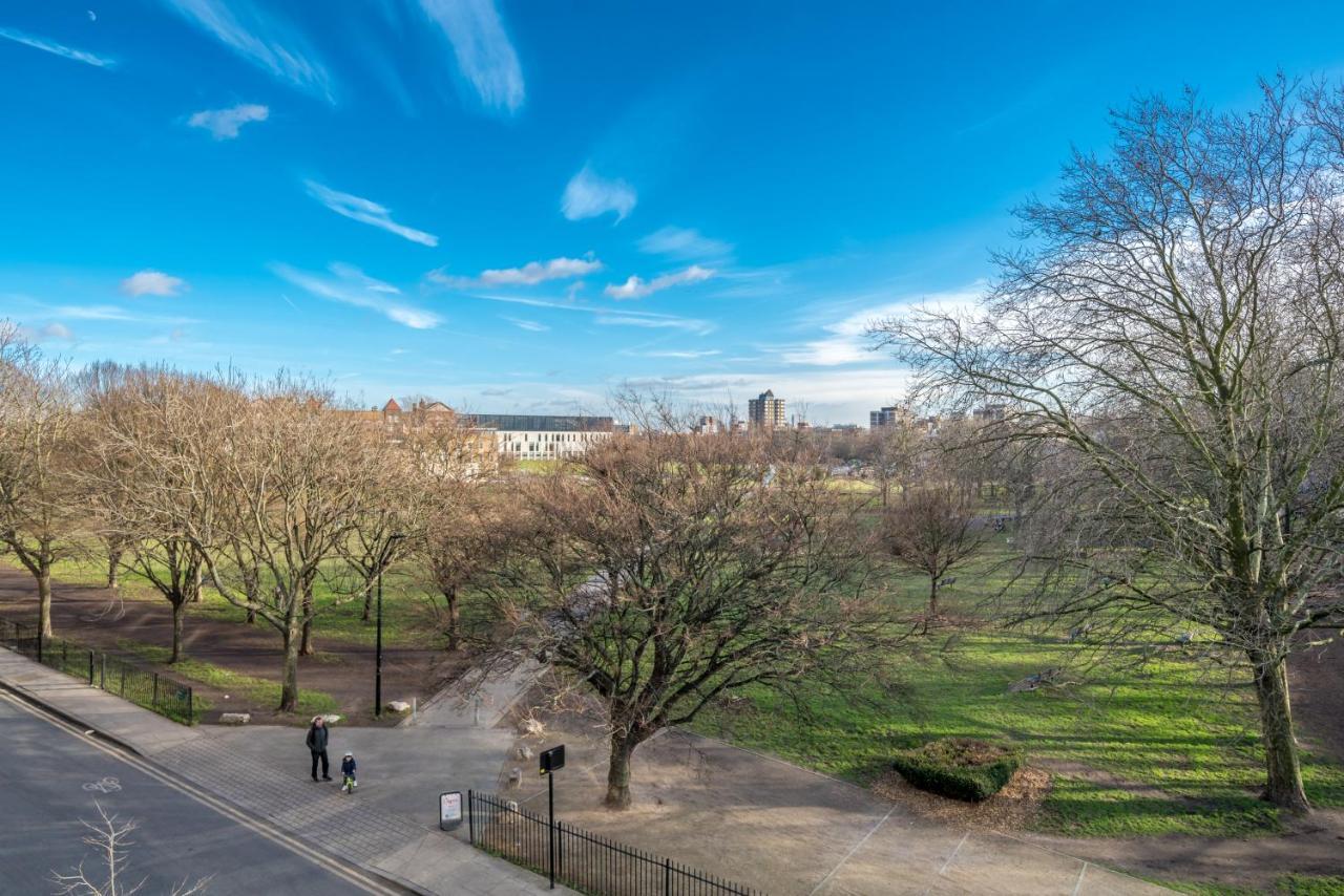 2 Bedroom Apartment With Park Views Shoreditch Londres Extérieur photo